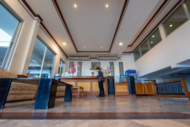 Golden House Service And Apartment ラヨーン エクステリア 写真